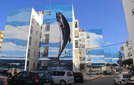 Fasaderna i Estepona fylls inte bara av konstverk utan brukas även av vissa inbrottstjuvar.